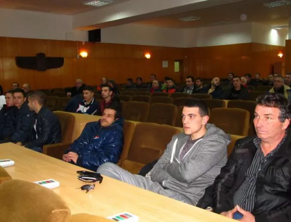 ФК „Асеновец“ да стане общински, искат голяма част от футболистите в Асеновград
