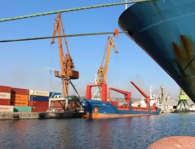 Пристанище Варна е затворено за ненатоварени кораби