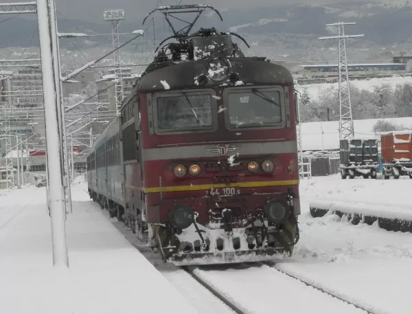 Бърз влак блъсна момиче на прелез в Благоевград