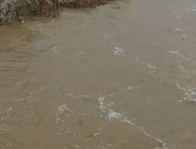Река Ропотамо преля, затвориха пътя Созопол - Приморско
