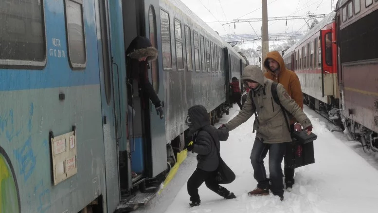Пътници блокираха влак на Централна гара