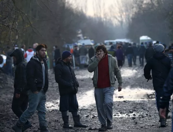 Поради мигрантската криза Македония удължи извънредното положение