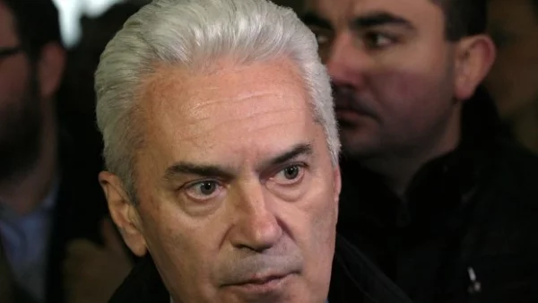 Сидеров: Не мога да ида спокойно на сватбено пътешествие, Симеонов да не подава оставка
