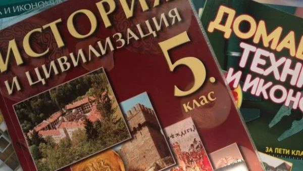 МОН: Правилно е "съжителстване с османлиите", но няма да санкционираме за "робство"