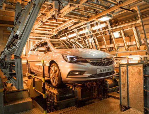 Екстремни тестове на комбито на Opel Astra
