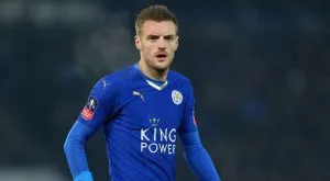 ВИДЕО: Скандален съдия първо обрече, а после възроди Лестър срещу Уест Хям