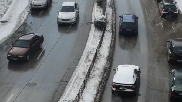 Половината пясък и 2/3 от солта изразходени за снегопочистването в община Асеновград до момента