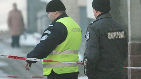 Малката дъщеря на убитата в кв. Надежда е била в съседната стая