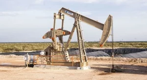  Американският лек суров петрол удари върхове от 44.50 долара за барел