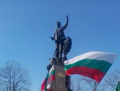 Стотици хора почетоха паметта на Васил Левски в Карлово 