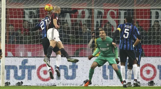 Милан препарира Интер с класическа победа