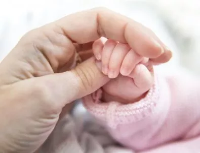 Лекарите, извършили операция на неродено бебе, ще бъдат наградени от държавата