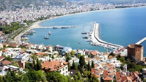 Авиокомпании отменят масово полети до турски курорти