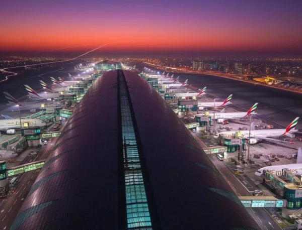 Летището в Дубай отмени всички излитания след инцидент (ВИДЕО)