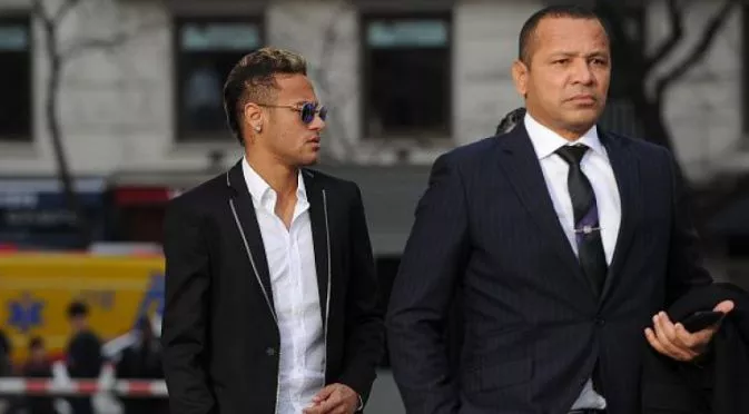 Бащата на Неймар скочи на журналисти на рождения му ден