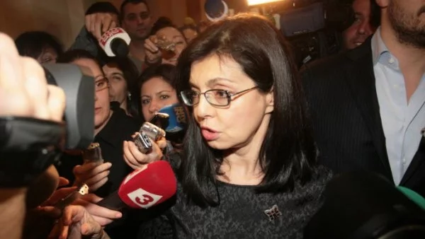 Кунева пред Actualno.com: Парламентарната група решава за изключването на Прошков