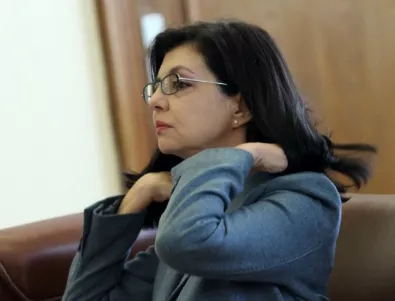 Кунева раздаде Антикорупционния закон на парламентарните групи