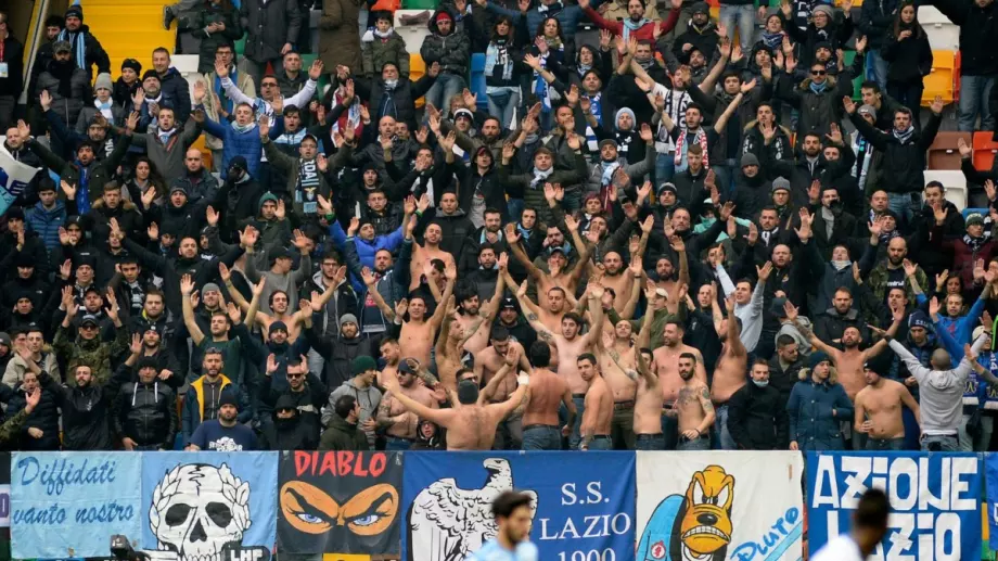 Ултрасите на Лацио скочиха на футболист заради антифашистка песен (ВИДЕО)