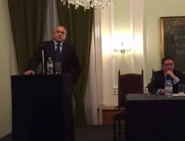 Български емигранти в Лондон засипаха Борисов с гневни въпроси (Видео)
