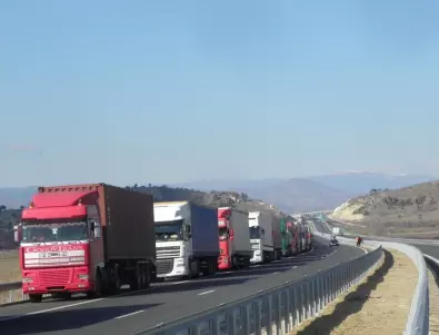 До края на март: Спират камионите над 12 тона по част от магистрала 