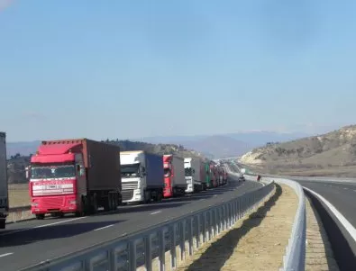 Отменят забраната за движение на тежкотоварни камиони при температури над 35 градуса