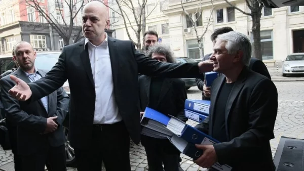 ГЕРБ пробва да прати референдума на Слави в трета глуха