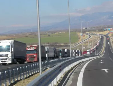 На 1 май АПИ спира камионите по най-натоваренитe пътища