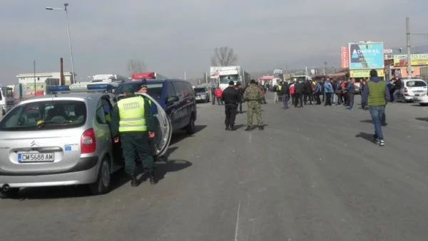 Има договорка за няколко часа режим на пропускане на гръцката граница