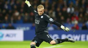 Лестър предлага нов договор на вратаря си