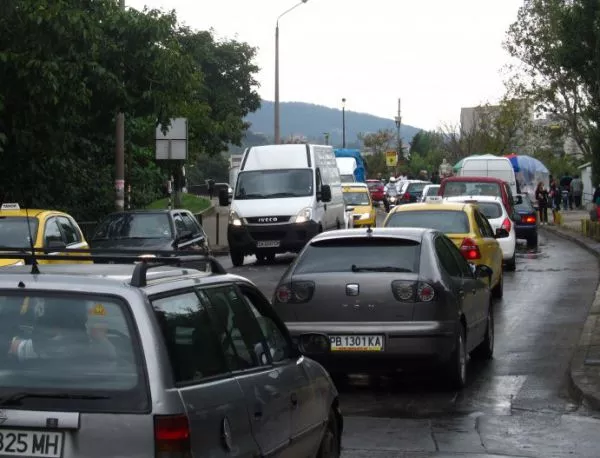 Кметът на Асеновград смята, че кръговото кръстовище при пазара трябва да бъде премахнато