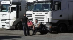 Контрамерки: Български превозвачи блокираха гръцката граница
