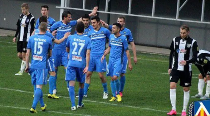 Адениджи в групата на Левски за мача с Черно море