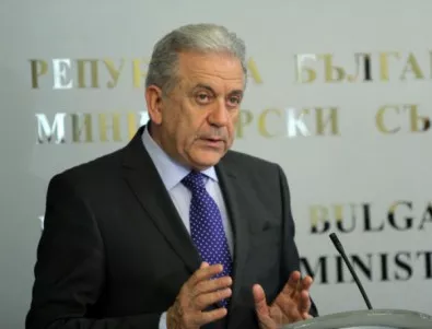 Димитрис Аврамопулос: България трябва да бъде приета в Шенген