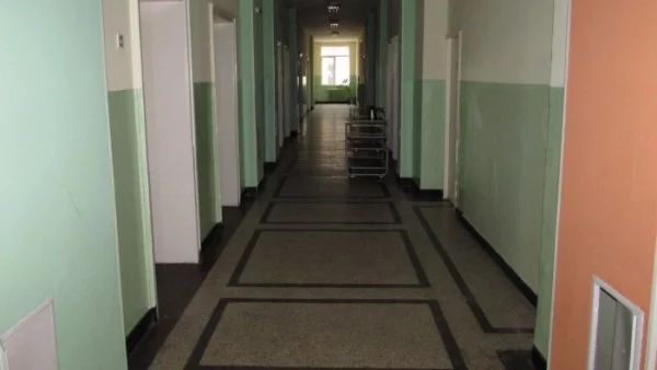Заради "огромен натиск" директорът на болницата във Враца подаде оставка