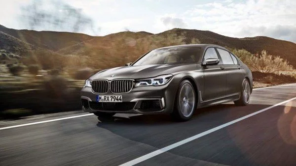 BMW вади тежката артилерия: M760Li xDrive