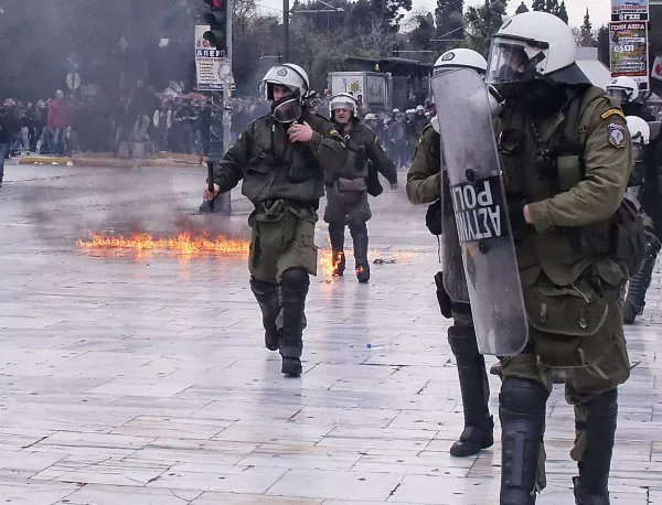 Отново ожесточени сблъсъци в Гърция