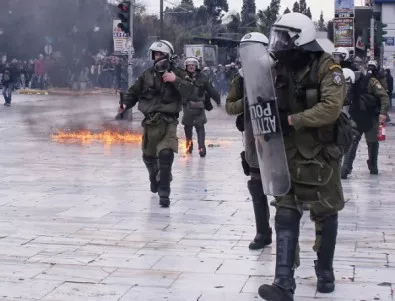 Гръцки анархисти атакуваха френското посолство