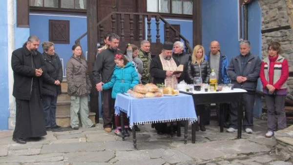 Вино потече от чешма в Етнографската къща в Асеновград