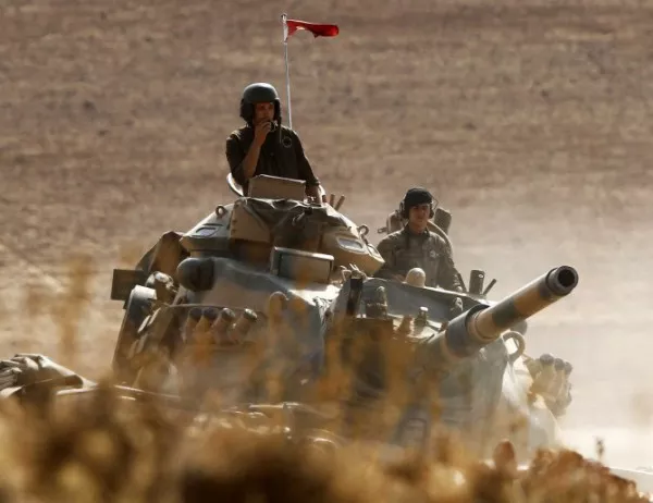 Турция прехвърля военна техника на границата със Сирия