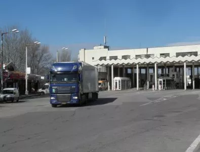 Продължават блокадите на гръцките фермери, българските превозвачи завеждат искове