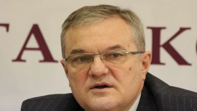 Госпожа Власт трябва някак си да миряса 