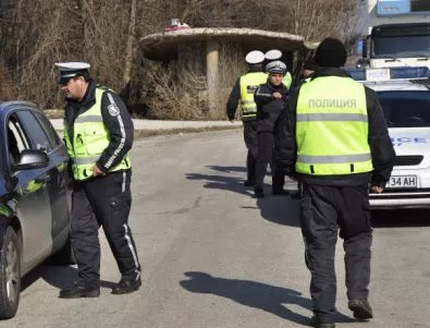 Служители на ОДМВР-Пазарджик задържаха трима мъже, заподозрени в каналджийство