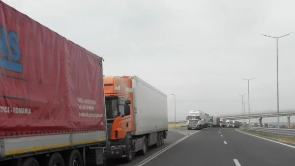 Превозвачите: Който иска да отиде в Гърция през май, да знае, че ще чака поне 15 часа