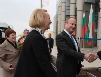 Посланикът на САЩ у нас: Скоро няма да отменим визите за българи