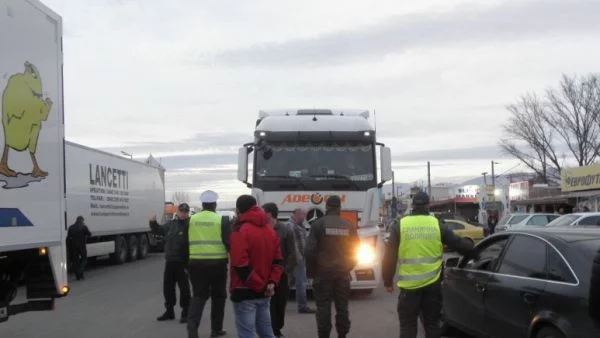 Превозвачите ни блокират цялата граница с Гърция, ще има великденска и лятна блокада
