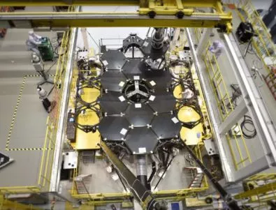 Как се сглобява най-големият космически телескоп (ВИДЕО)