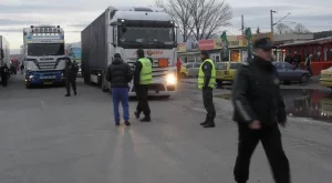 Българските превозвачи обмислят саботиране на гръцкия туризъм с блокади през юни