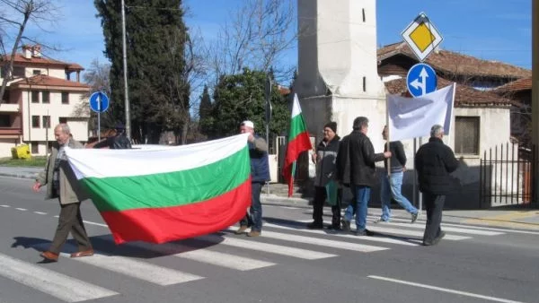 Демонстрация на граждани в Асеновград заради неуреден имотен въпрос