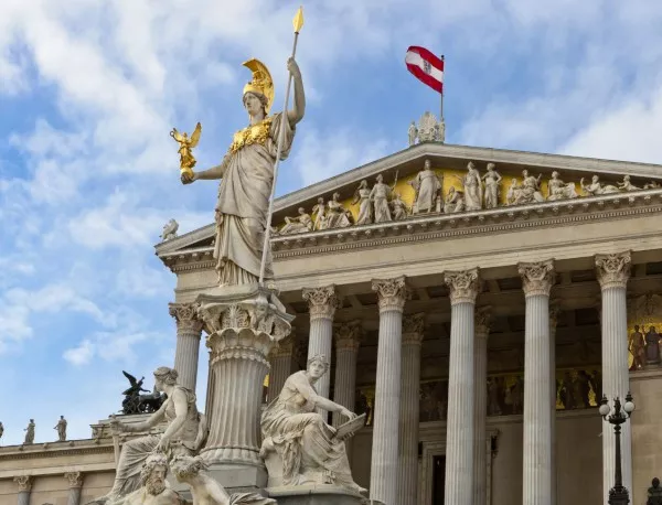 Австрийските консерватори призоваха за бойкот на крайнодесния кандидат-президент Хофер