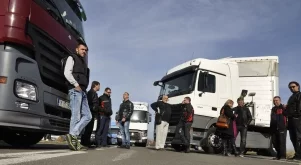 Български превозвачи протестират на "Кулата"
